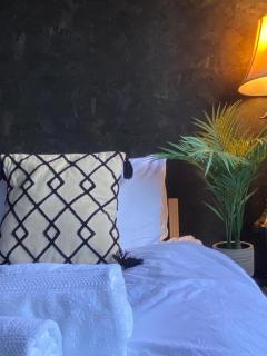 Hunters Cabin - Rustic farm stay - 6