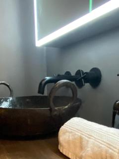 Hunters Cabin - Rustic farm stay - 3