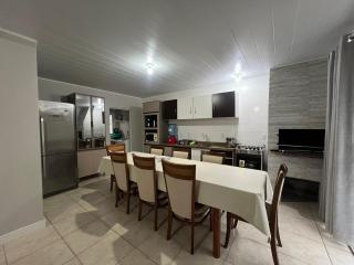 Casa de 03 dormitórios no centro de Bombinhas - 0