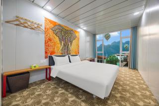 Pool Party Hotel - 6