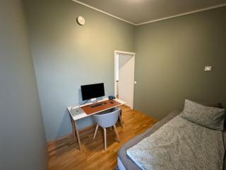 Spacious townhouse with free parking, perfect for families or couples - 9
