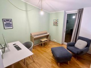 Spacious townhouse with free parking, perfect for families or couples - 3