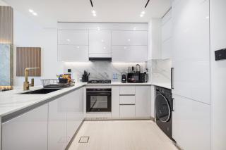 Deluxe Binghatti JVC Suites by Hostiva - City View - 7