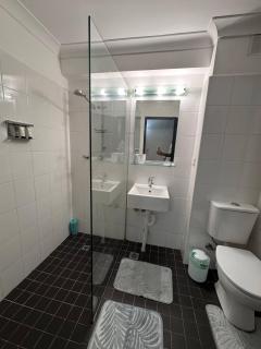 Cosy Studio Apartment - 5