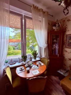 Old Town Riverside Antique Gallery Self Check-In - 2