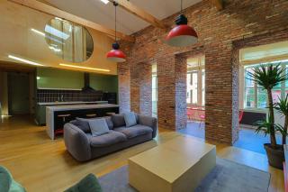 Unique Designer Loft with Mezzanine Bedroom - Wehost - Tbilisi - 7