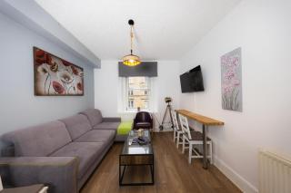 Lovely Apartment by Meadows 6 - 0