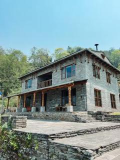 Mahakaruna mountain villa, peaceful family retreat with Himalayan views and Private Cook - 3