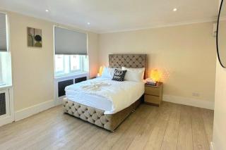 2-Bed Gucci Flat - Sleeps 6 & Close to Harrods - 9