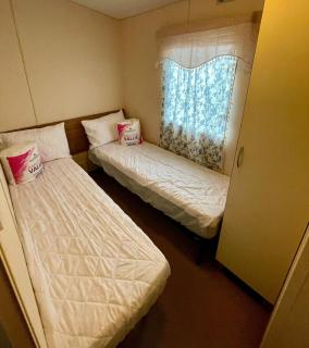 Cosy 8 Berth Caravan At Seawick Holiday Park In Essex, Ref 27833Sw - 2