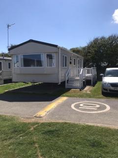 Dog Friendly 6 Berth Caravan With Decking Close To Pakefield Beach Ref 68106Cr - 0