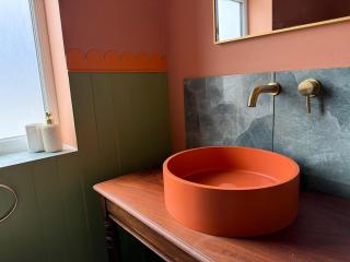 Vibrant Sea View Victorian House Near the Old Town - 1