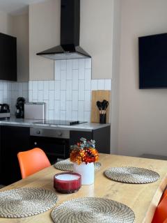 Stylish and Bright 2 Bedroom Flat Free Parking - 7