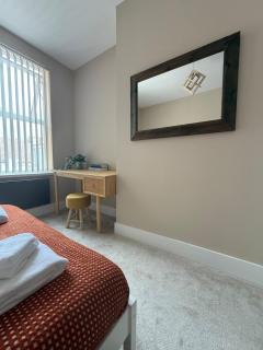 Stylish and Bright 2 Bedroom Flat Free Parking - 4