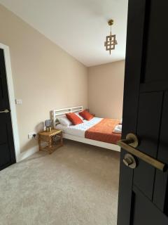 Stylish and Bright 2 Bedroom Flat Free Parking - 2