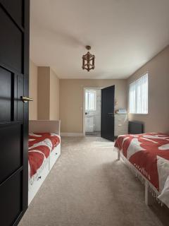 Stylish and Bright 2 Bedroom Flat Free Parking - 2