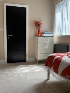 Stylish and Bright 2 Bedroom Flat Free Parking - 3