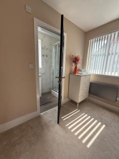 Stylish and Bright 2 Bedroom Flat Free Parking - 5