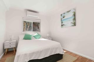 Spacious 4-Bed Pet Friendly Home with Detached, Freestanding Studio - Perfect for Families or Groups - Just 50m to Culburra Beach - 1