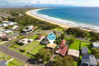 Spacious 4-Bed Pet Friendly Home with Detached, Freestanding Studio - Perfect for Families or Groups - Just 50m to Culburra Beach - 0