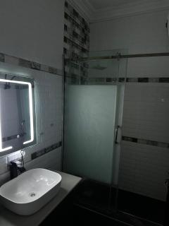 SGI Apartment Modern Living! - 8