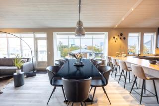 Family-Friendly 5BR Home with Free Parking & Balcony - 9