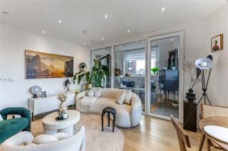 Luxury, Modern, & Artsy Apartment by Canary Wharf - 5