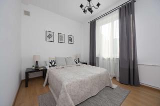Bright Apartment in Muranów Close to the Old Town by Noclegi Renters - 9