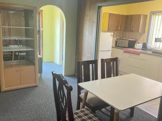 Cozy Queen Room Close to Shops and Station - PH4 - 6