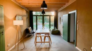 Modern Ambiance And A Natural Swimming Pool - 0