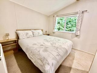 Modern 6 Berth Caravan With Decking To The Side At Valley Farm Ref 46946Sb - 4