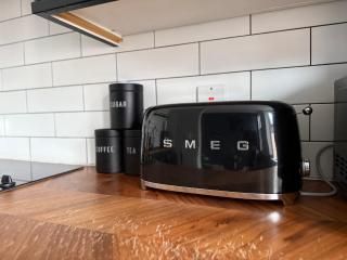 Modern 1 & 2 Bedroom Apartments near Queens University Belfast by MonoStays - 4