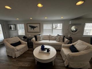 Wifi Decks Private Yard Beach Badges Beach Chairs Keurig Os Wd 3Rd Off The Beach - 2