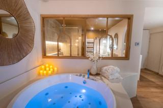 Cocoon - Romantic suite with spa - Downtown - 6