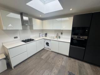 2BR Flat in Prime Location - 7