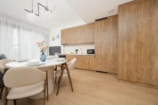 Towarowa Towers Comfortable Apartment with Air Conditioning Ideal for Remote Work by Noclegi Renters - 5