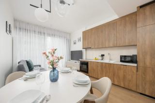 Towarowa Towers Comfortable Apartment with Air Conditioning Ideal for Remote Work by Noclegi Renters - 2