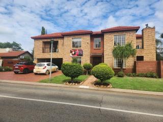 Hippo Zwartkop Suites - 0