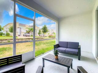 Stunning Thematic 2BR with 2 Clubhouses & Garage - 3