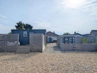 Sea Urchin and Shepherds Hut on the Beach - 7