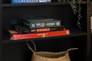 Luxury Spacious 3-Bed City Oasis Just 10 Mins from Centre with Free Parking - 2