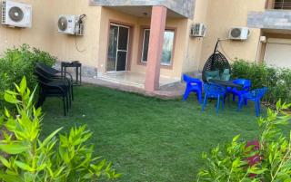 شاليه ارضي غرفتين و2 تواليت لاجولي العين السخنه عائلات فقط - 7