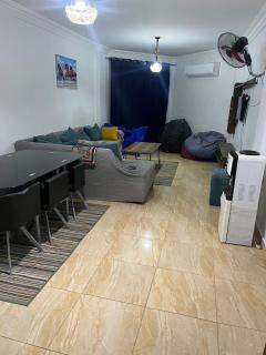 شاليه ارضي غرفتين و2 تواليت لاجولي العين السخنه عائلات فقط - 2