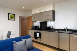 GuestReady - Chic Apartment with Terrace in London - 6