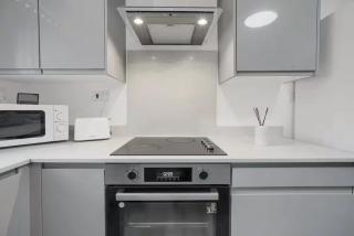 Modern 1BR Flat with Patio Near Cardiff - 1