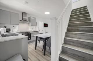 Modern 1BR Flat with Patio Near Cardiff - 8