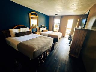 Econo Lodge Eagle Nest - 2