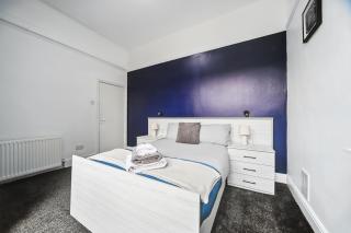 One Bedroom House by Brookland Stays Serviced Accommodation Short Lets Leedswith Free WiFi - 3