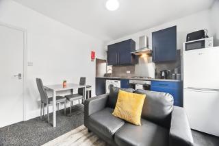 One Bedroom House by Brookland Stays Serviced Accommodation Short Lets Leedswith Free WiFi - 8