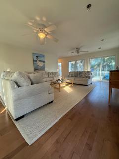 The Ugly Dolphin a Stylish Home for 12 - 0